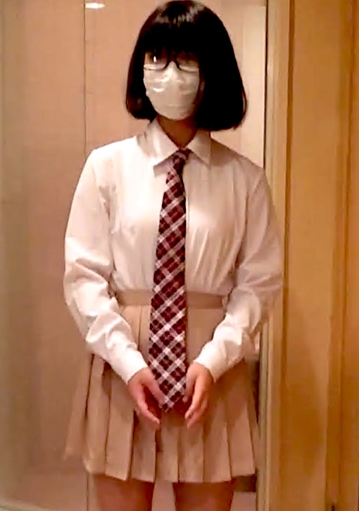 FC2PPV 4819406 【初撮り】小悪魔的メガネ美女に生ハメ