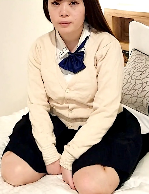 FC2-PPV-4821679 【顔出しリアル】清純な経験小の女の子に、つい先日まで来ていた制服を持っ