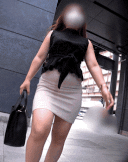 FC2 PPV 4821051 【前編】【スリット崩壊】タイトスカートを上げすぎて生尻が全開放！