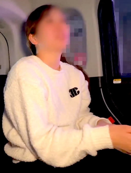 FC2 PPV 4823200 無限に潮を吹き続けるチート体質を持つ保育士さん再降臨です。2時間ずっと男二人がかりで責め続けた結果、感度が上がりすぎて自分の潮で絶頂して、さらに潮吹いてました。※デビュー作は永久凍結