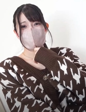 FC2PPV 4824996 ※1/9まで90OFF※【個撮無修正】【3ｐ】【乱交】パイパンおまんこにデンマ当ててたら凄いのでてきた。