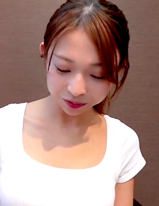 FC2-PPV-4843536 女子大生HaLのハメ撮り -32歳外資系企業の人と会ってきました！