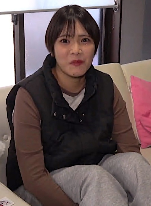 FC2-PPV-4841374 ２児の* 旦那の仕事中寝室に男を招き入れチンポしゃぶりと生中だしを決められる