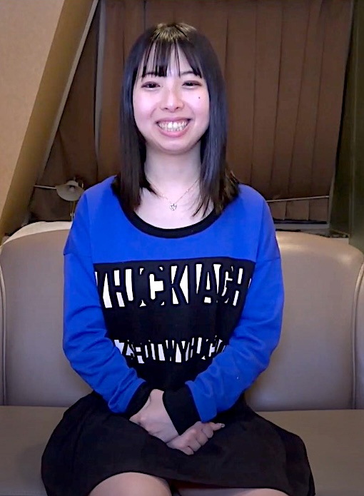 FC2-PPV-4847861 小柄で童顔美乳黒髪美女！天然ヘアーで「くぱぁ～」がエロ過ぎ～分厚い唇で纏わりつくようなフェラからゴックン更に中だし！