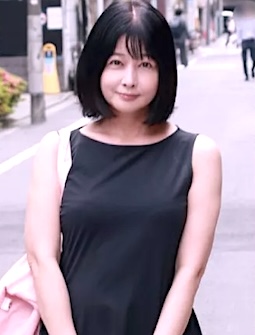 FC2-PPV-4852739 美魔女、ん？元アイドル…ですよね？！とても51歳には見えない奥様が初NTRでプロチ●ポに感じまくり喘ぎまくりイキまくりの一部始終です、嫁ちゃん倉庫