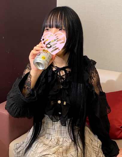 FC2PPV 4883567 奥を突かれて『すきすきすきっ♡』と白目をむく地雷系メンヘラ女に連続中出し♡イラマしながら興奮して自分で乳首をコリコリしてイキまくる変態トリマー♡