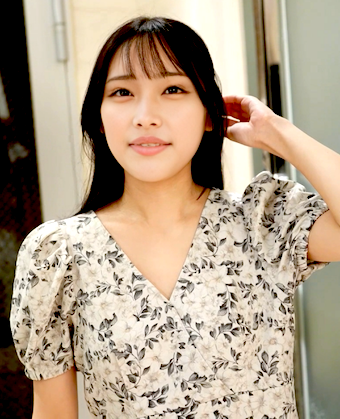 FC2PPV 4884731 【無修正】カフェ店員ゆづき20歳、会話がいらない接客。スレンダーな体と視線だけで主導される時間