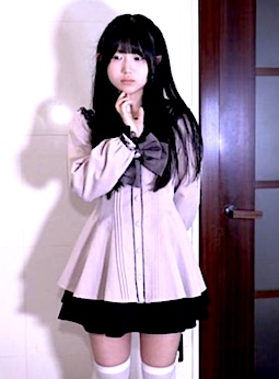 FC2-PPV-4890847 すみれ(18) 最高にかわいいこの２回目撮影。何をされるかわかっているはずなのにまたノコノコときてしまったので、電マオナさせたり、アナルに入れたり、ピストンマシン使ったりしました