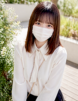FC2-PPV-4893378 初撮影、その気がないふりをしていたはずなのに、 人目の届かない場所へと導かれるうちに、 あの可憐だった表情は、ゆっくりと別のものへと変わっていく