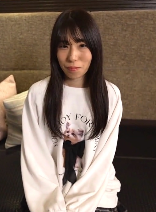 FC2-PPV-4899850 初撮り、経験人数1人の激レアさん、ハメ撮りしちゃいました。大人しそうな見た目なのにドMは反則です。イラマに中イキ潮吹きしちゃう変態でした
