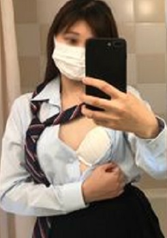 FC2PPV 4900493 [無修正・完全素人・中出し・潮吹き]＜えっちな好奇心旺盛黒髪リス顔の制服女子〉マスク着用条件で撮影ＯＫ！真面目そうなのに脳内はエロい事ばかり考えてるどスケベ美脚美女に濃厚中出し♡