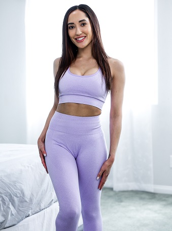Step Fam POV - Chloe Amour - My Intrusive Thoughts Told Me I Should Fuck My Step Mom