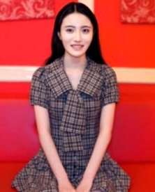 FC2-PPV-4912505 【無】真っ白な色白純白スレンダーボディーに天然ヘアの美女！初撮りで美しい彫刻の