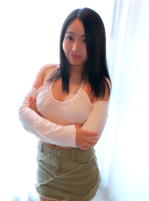 シンガポールの巨乳ブロガー「Xreindeers」がFapHouseに2008年4月24日に投稿：義理の妹のアナルセックス突破。いつものオーラルセックスに飽きた兄は、今日はアナルセックスに切り替える！膣に飽きた彼は、肛門を試す。