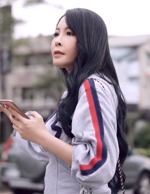 台湾のトップクラスの魅惑的な巨乳ビッチ「翁玉成」（dollprincessdolly）FapHouse×Swag.DS-0002。彼女はタクシーに乗ったが財布を忘れてしまった…そこで彼女は自分の体を使って運転手を誘惑しなければならなかった！