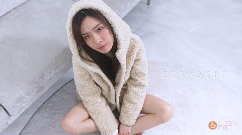 FapHouse×Swag.DMX-0034. 彼氏の家を訪ねて…初めて彼のお父さんに会うので、すごく緊張しました！若い頃はこんなにハンサムだったなんて思ってもみませんでした? 若い人にも年配の人にもアピールできるかも！