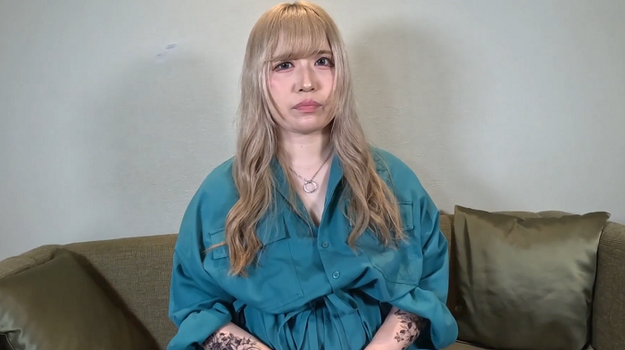 FC2PPV 4921659 【シークレット版】【顔出し】【爆尻】都内ガールズバー勤務する「るな」さん、H100㎝超えの爆尻パンパン打ちつけ膣奥ガン突き絶頂SEX、こんなに突かれると頭おかしくなっちゃう！