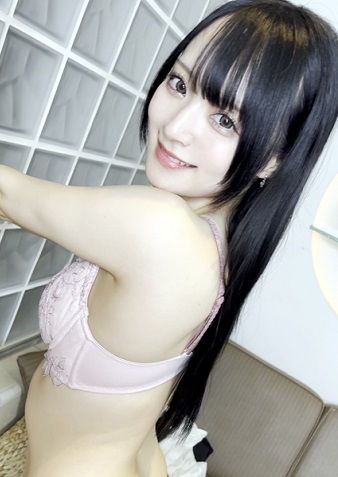 FC2PPV 4926546 【無】透き通るような色白美巨乳 容姿端麗美しいお顔立ちの美女☆生中出しプレスで欲しがりパイパンま〇こから溢れ出る精子。