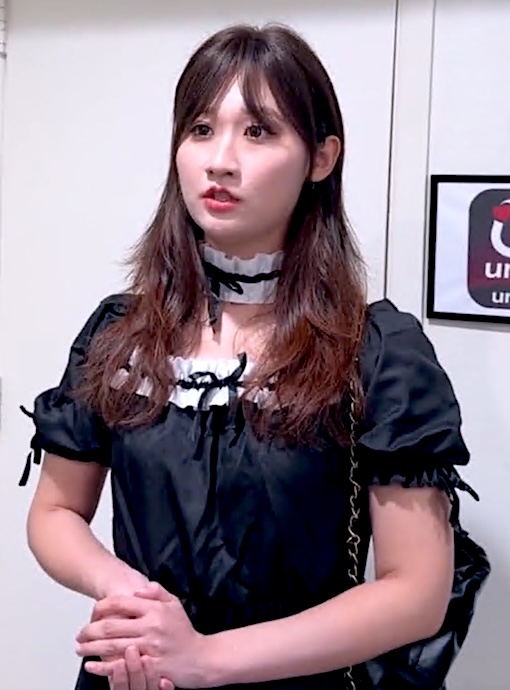 美しくエレガントな台湾のブロガー「林千夜」（FapHouse、2010年12月25日）が、キッチンカウンターで生クリームをたっぷり使ってお菓子作りに挑戦！