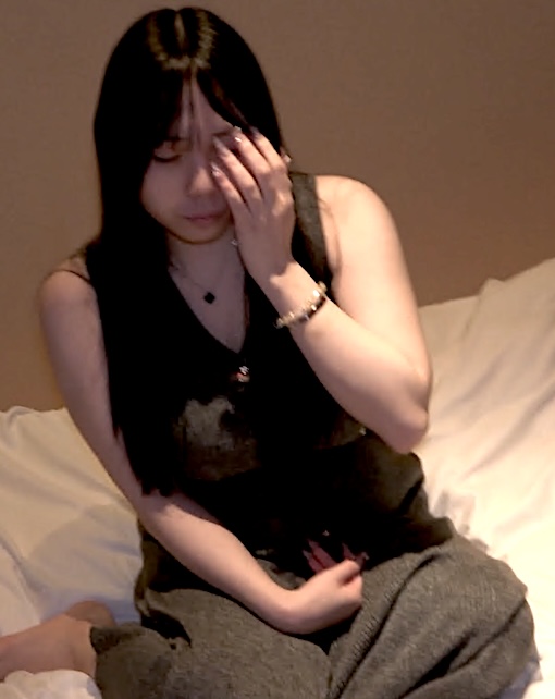 FC2PPV 4937338 ※18日まで初回限定55OFF【爆乳・顔出し】かなり恥ずかしがっていましたが、すごいものを持っていたので爆乳でお遊び！おっぱいに勝手に目線が行ってしまうかなりの爆乳を持った人妻です。