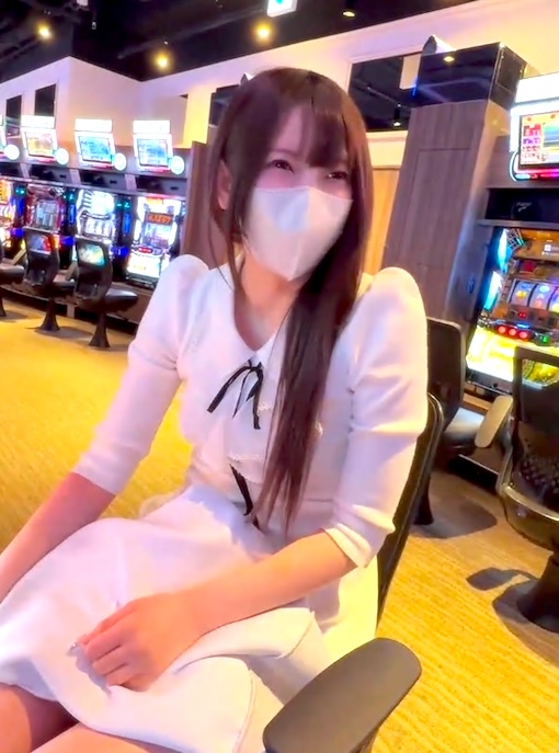 FC2PPV 4939451 ※乳首イキ【無修正】金欠でお金借りに来た関西女子をハメ撮り。敏感デカクリを弄られよがる彼女に真正中出し。。。