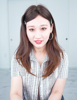 美しくカリスマ性のある中国人ブロガー「Chloe Lin」（林千夜）がDieselvidsに投稿しました。2011年3月26日。淫乱な若い中国人女性、Chloe Linは、過激なオーラルセックスを披露し、柔らかい膣が巨大なペニスでファックされて潮吹きします。