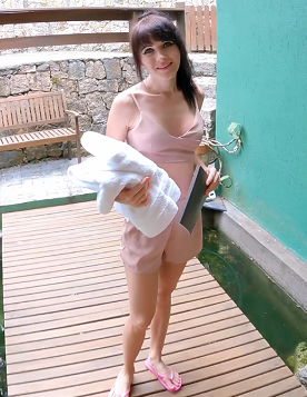 美しい膣から潮吹きするカップルブロガー「CloseUpFantasy/MrPussyLicking」FapHouse.26.06.10。彼女はプールテーブルの上で全身が震えるまでファックされ、何度も潮吹きし、濃い精液が2回流れ出ました！