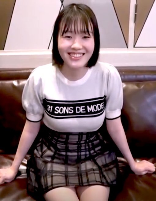 FC2PPV 4981893 【豪華特典／カメラマン暴走映像あり】地味目な社会人を脱がせてみたら、想像以上の色白美巨乳。連休間際の中出しSEXデート。