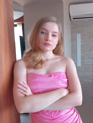 ロシアの絶世の美女「Diana Rider」（FapHouse 2023.07.22）――ナイトクラブへこっそり抜け出そうとした義妹を義兄が阻止。条件として、外出を許してもらう代わりに体を差し出すことに。