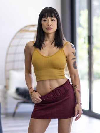 Brazzers Exxtra - Kitty Chow - Pervy MILF Is A Real Slut